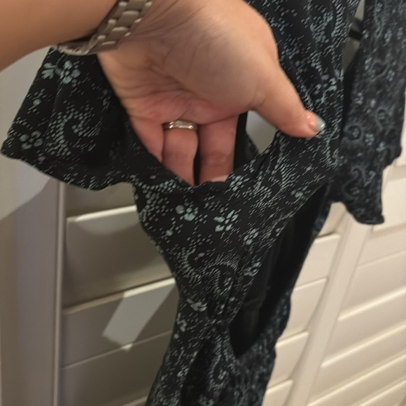 BP Black and White Paisley V-Neck Flutter Sleeve Dress 90s “skater dress” vibes - Picture 13 of 17